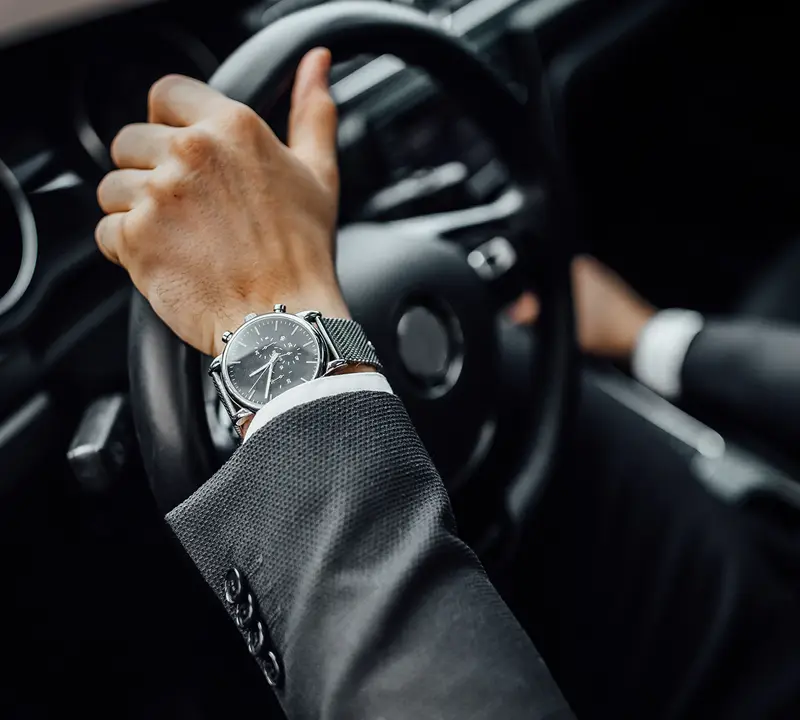Chauffeur au volant
